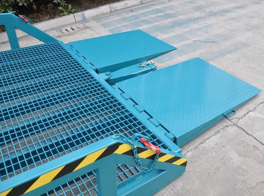 10000kg Anti Skid Movable Mobile Yard Ramp For Unloading Trucks