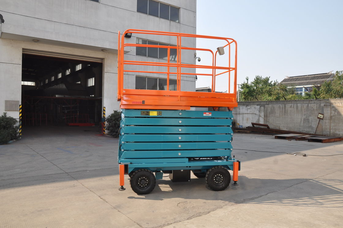 11 Meters Self-Propelled Mobile Scissor Lift , Mobile Manlift with Manganese Steel Lifting Arm